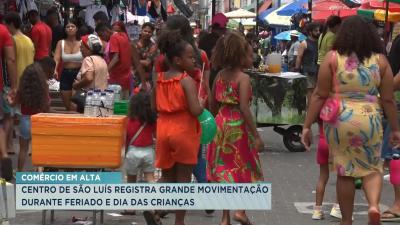  Consumidores movimentam comércio da Rua Grande no feriado