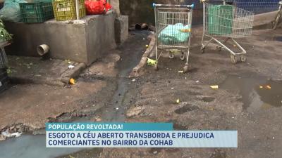 Esgoto a céu aberto compromete camada asfáltica na Feira da Cohab